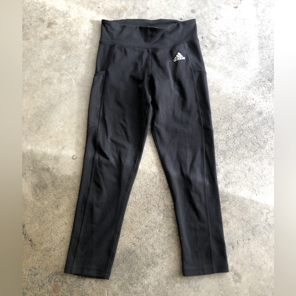 Adidas black cropped work out leggings with pocket size Xs women’s